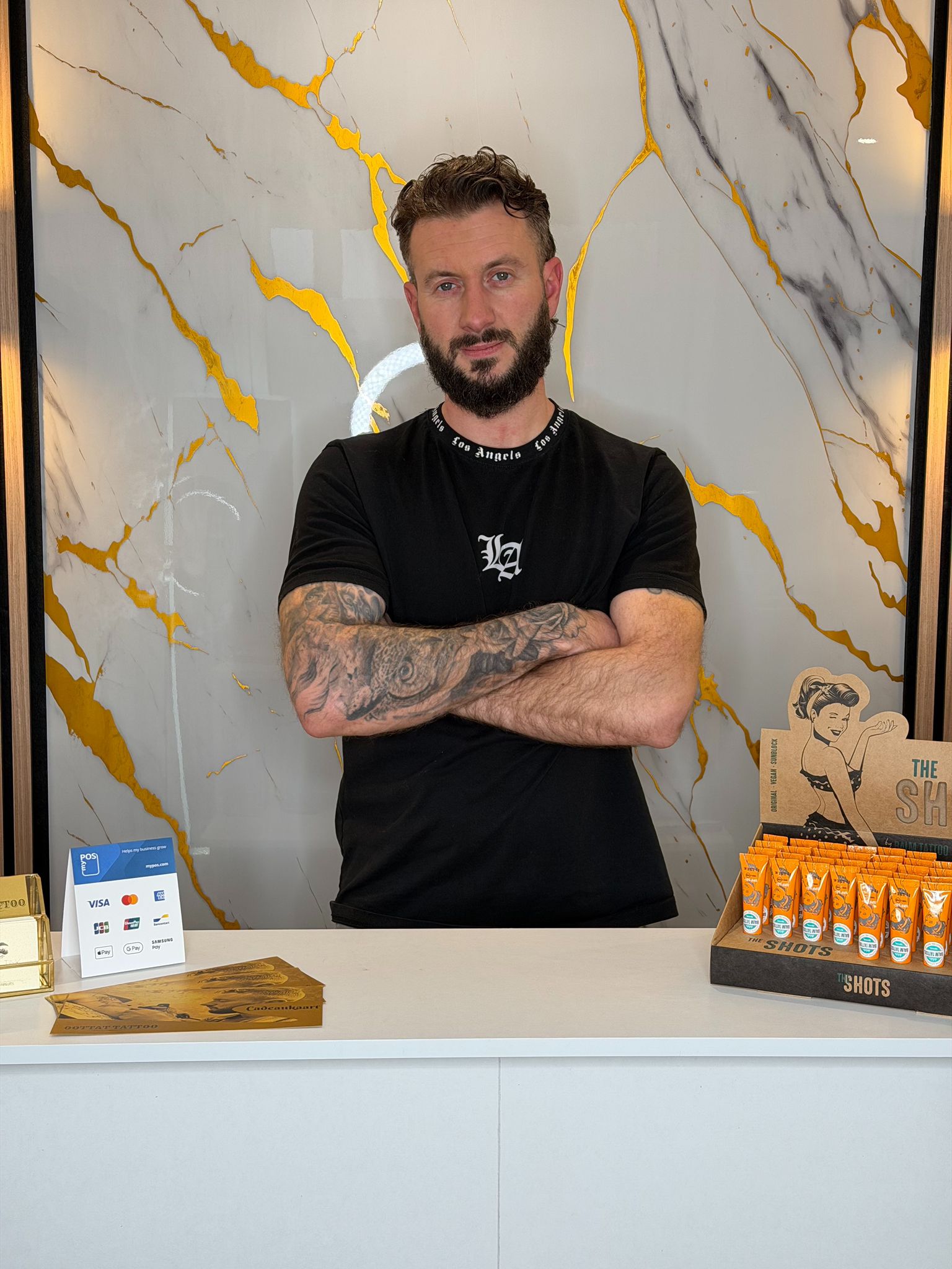 Tattoo artiest aan het werk